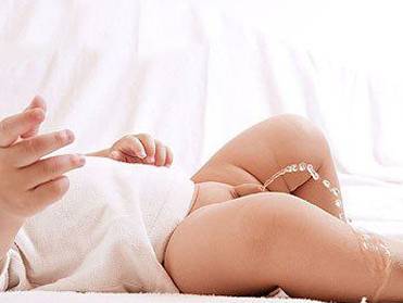 到底该不该给新生儿把屎把尿,把屎把尿有必要吗