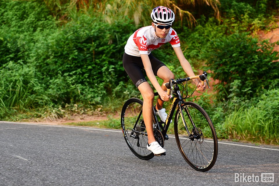 动感新主张欧亚马SPARKADV2评测