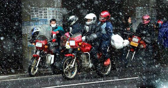 骨折回家疼怎么缓解,日常生活中骨折原因