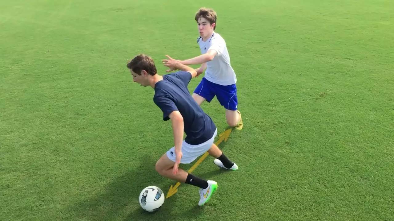 怎么样护球不被抢走,护球能让碰吗