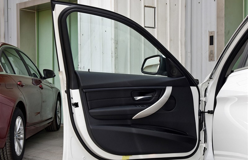 这是羽泉的座驾，宝马328Li性价比好而且安全性能佳