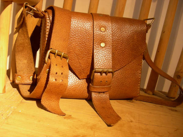 汽车内饰皮具如何保养,皮具保养小知识