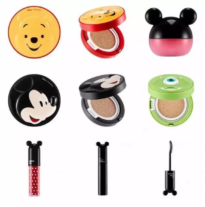 粉饼上面有一个玫瑰,粉饼上面有个兔子