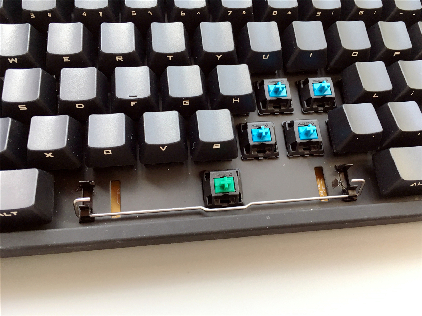 酷冷至尊烈焰枪xt绿轴,酷冷至尊烈焰枪xtv2键盘