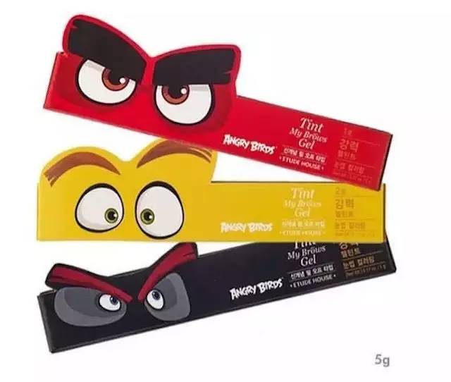 粉饼上面有一个玫瑰,粉饼上面有个兔子