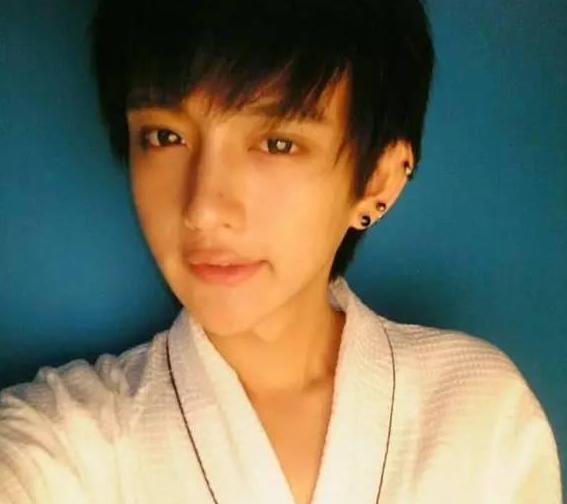 杨幂变整容范本,七个翻版中最后一个杨幂自己看到都会被吓哭!