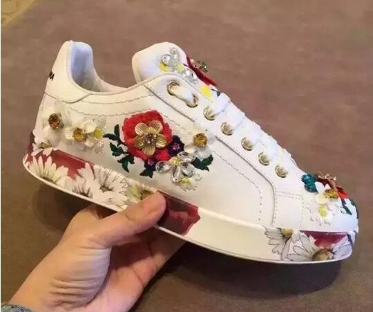 轻奢精致小白鞋,轻奢的小白鞋