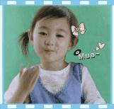 粉饼上面有一个玫瑰,粉饼上面有个兔子