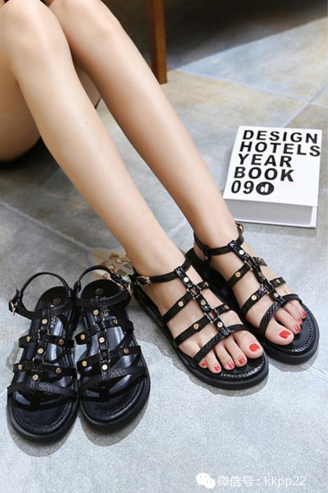 穿着大气大方简单,简约大方很有高级感