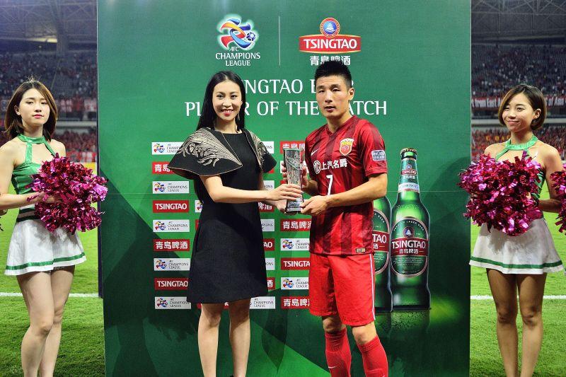 青岛纯生TS919啦啦宝贝现身参与亚冠决赛席琳成MVP颁奖