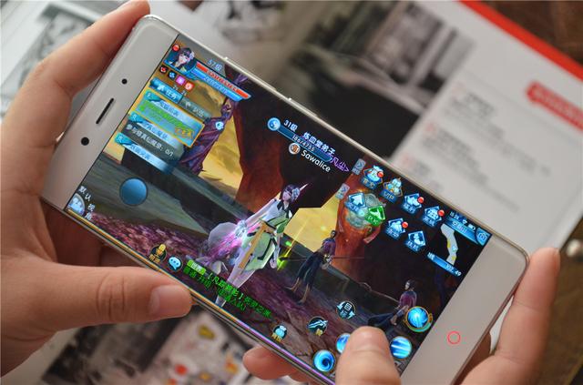 搭载骁龙820，4G+64G，跑分13万！努比亚Z11体验