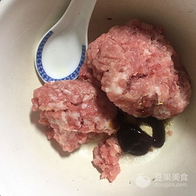 鲜汁四溢的小笼汤包——附详细包子手法图