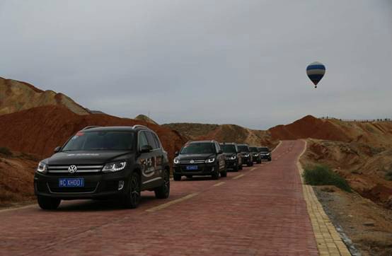 超多美图慎入！开神车，走丝路，这些不可思议的美景就在中国！