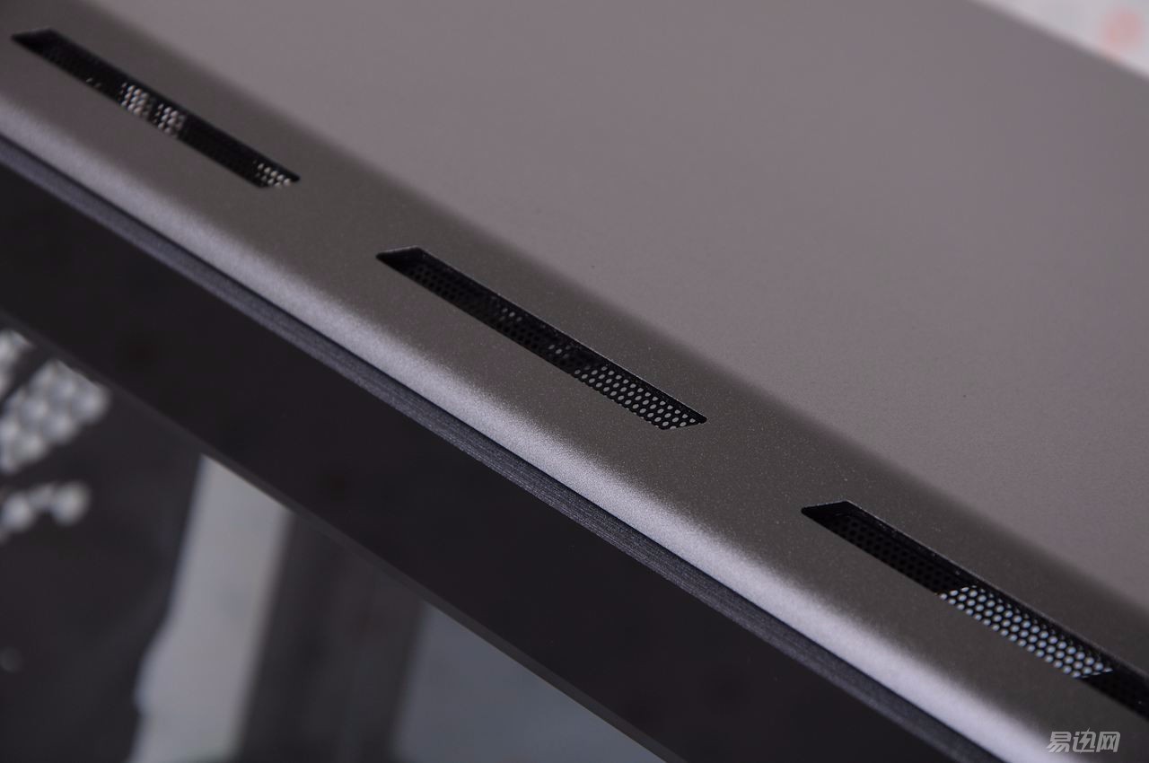 据说这板子和机箱搭配能释放洪荒之力