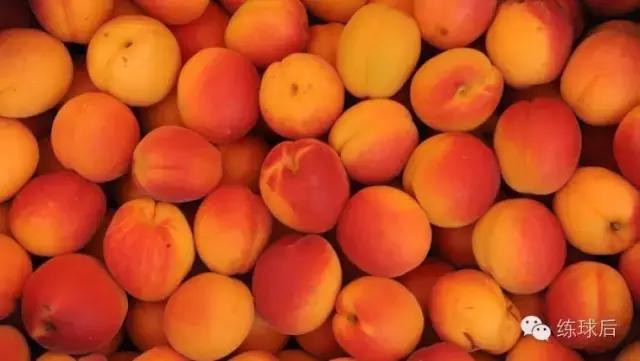 别喝红牛了，踢球的人，常吃这6种水果可以提高比赛成绩