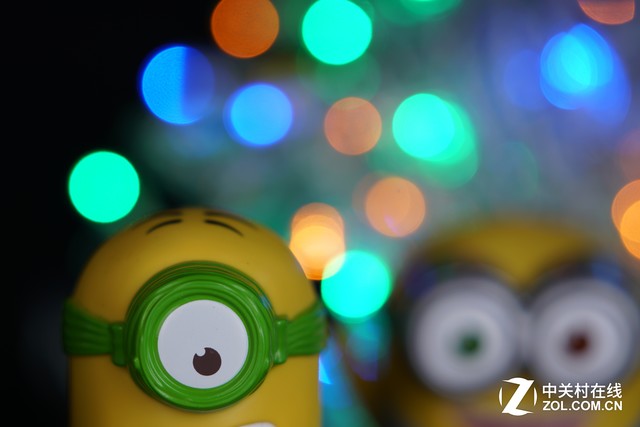 索尼fe70-200mmf4微距,索尼fe70-200mmf4goss拍多远