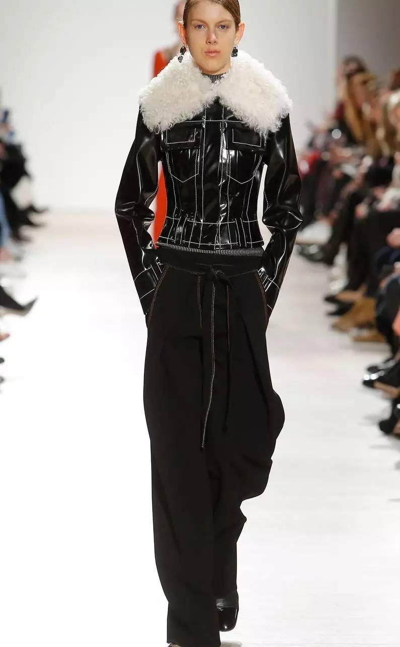 怎样判断一件衣服是否有质量问题,怎样判断一件衣服的质量好不好