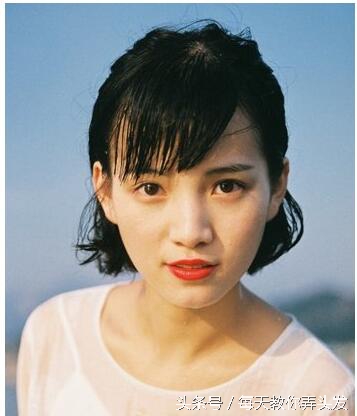 适合头发少的短发中年女性,脸小的好打理的中年女士短发