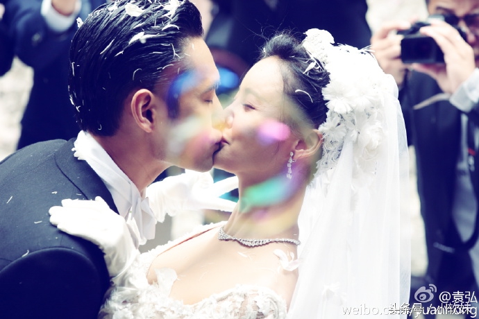 张歆艺袁弘半夜通视频委屈哭,网友眼尖发现:性感蕾丝情趣内衣?