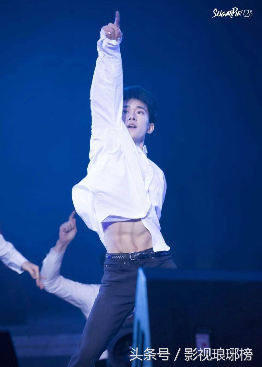 鹿晗张艺兴甜蜜瞬间,鹿晗张艺兴耍小动作