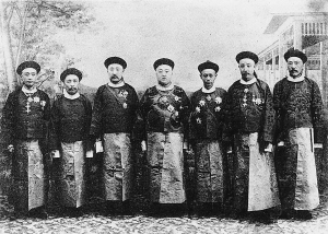 史上最牛代购：贝勒爷为买*器武**装备跑遍全球，军舰各国来一艘