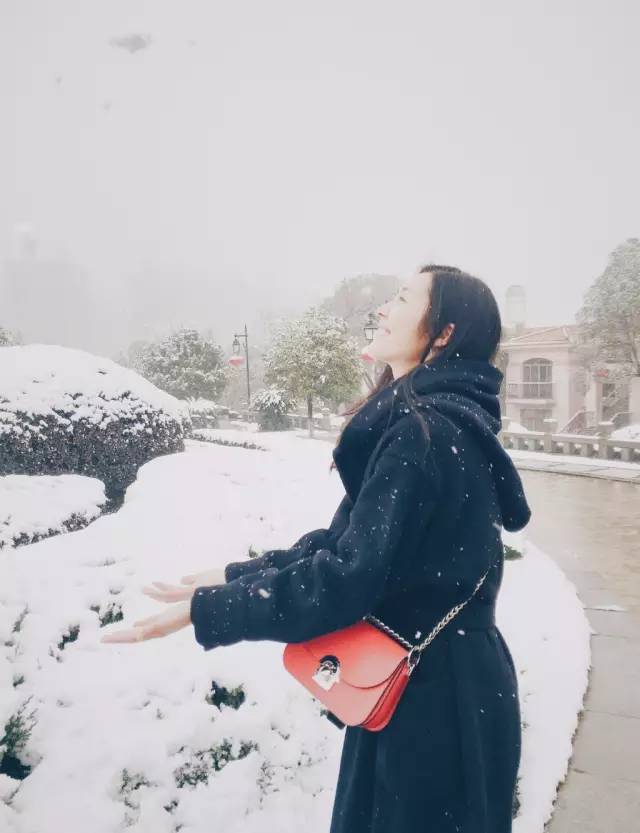 不到千元的旗舰机,不到千元的大牌套装护肤品