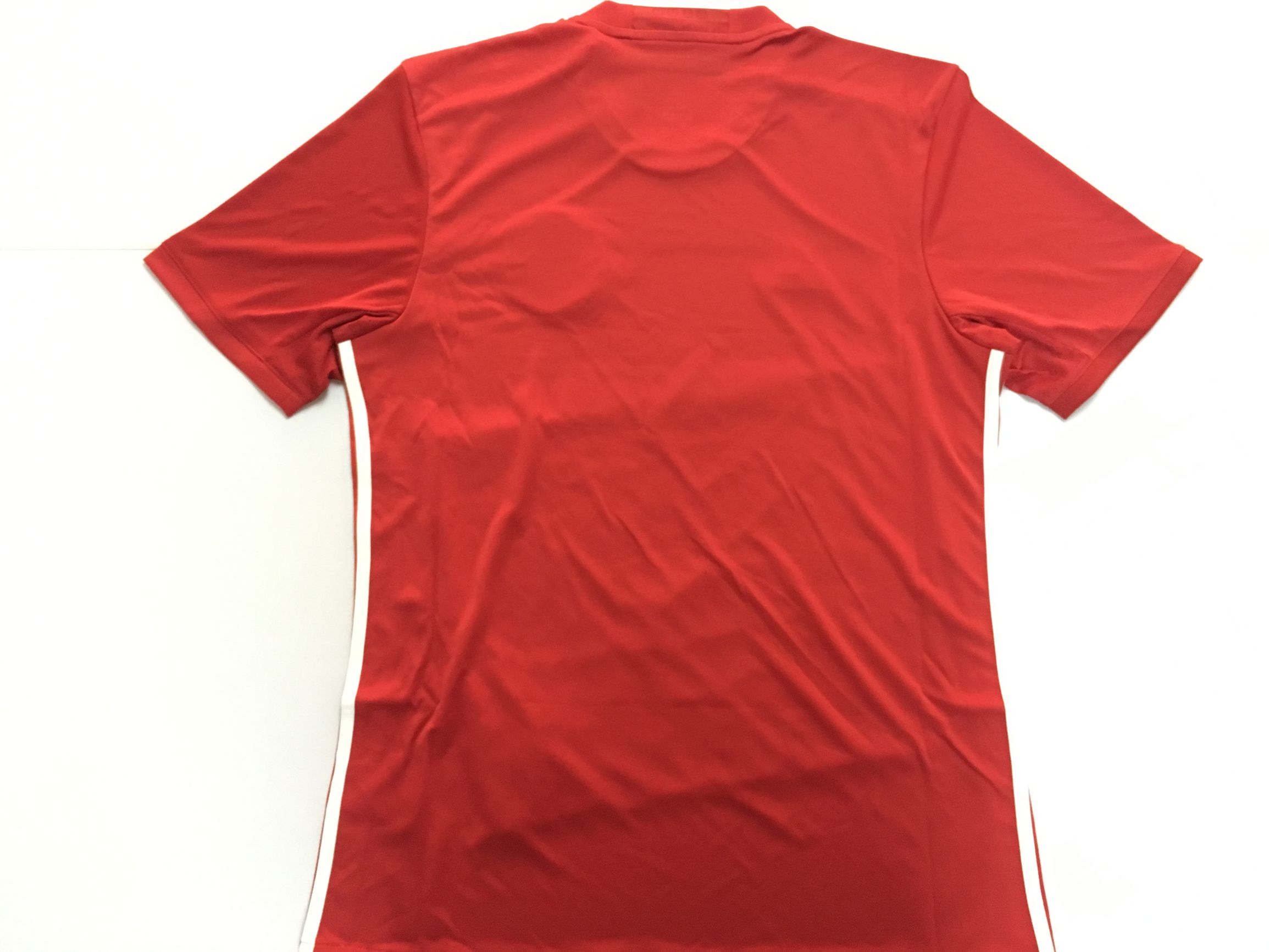 曼联16-17赛季,曼联2021球衣球员版和球迷版区别