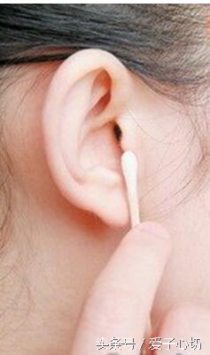 怎么用棉签给孩子掏耳朵,小朋友可以用棉签掏耳朵吗
