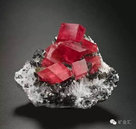 菱镁矿和菱锰矿,菱锰矿矿石图片