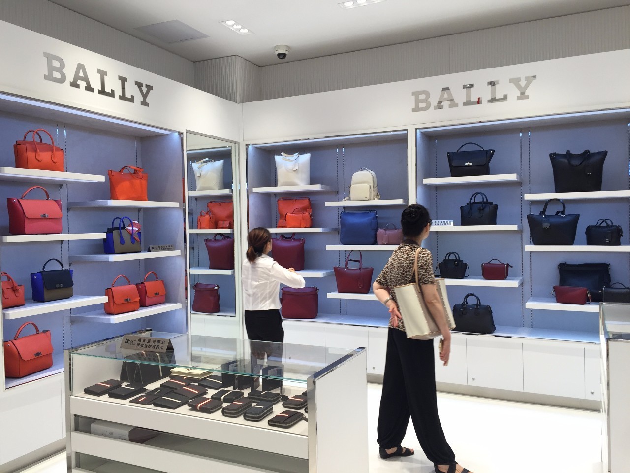 上海哪个免税店买后最便宜,上海最大的免税商场在哪里