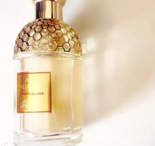 快来让这些彩妆教你谈恋爱 (让人心动的彩妆单品)