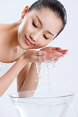 产后脸部皮肤干燥起皮屑怎么办,产后皮肤干燥起皮怎么回事