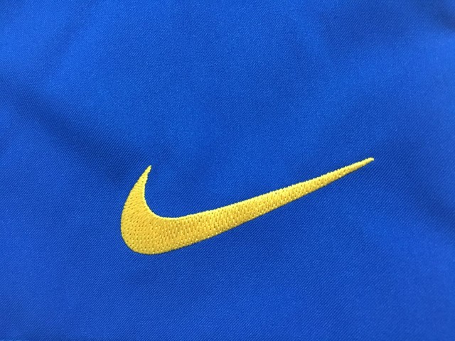 喏这就是梅西那件被摄影师撩走的短裤