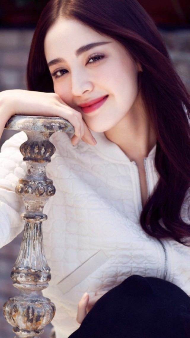 蛇精女李蒽熙直播被网友齐呼神似娜扎