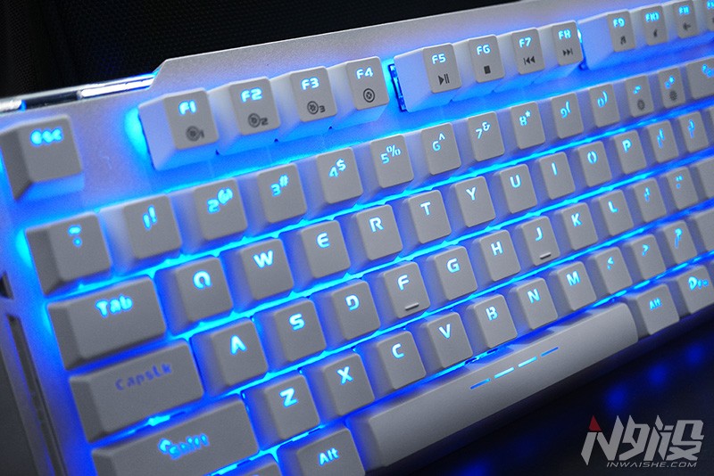 键盘也玩水冷?达尔优水耀EK815机械键盘拆解评测