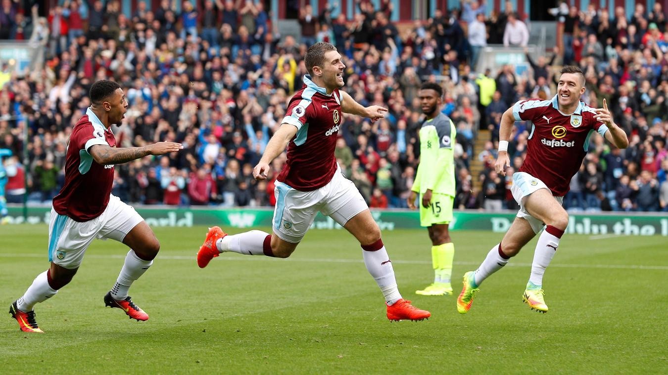 英超各球队球衣球鞋赞助商,英超第一轮战靴