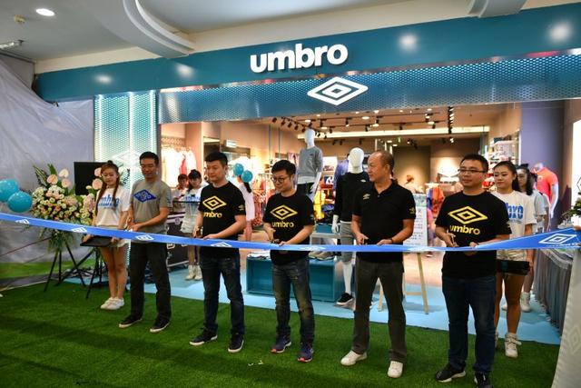 英超各球队球衣球鞋赞助商,英超第一轮战靴