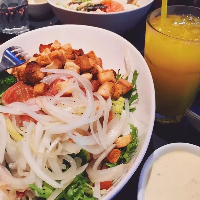 今晚虹口足球场,虹口足球场坐满的盛况