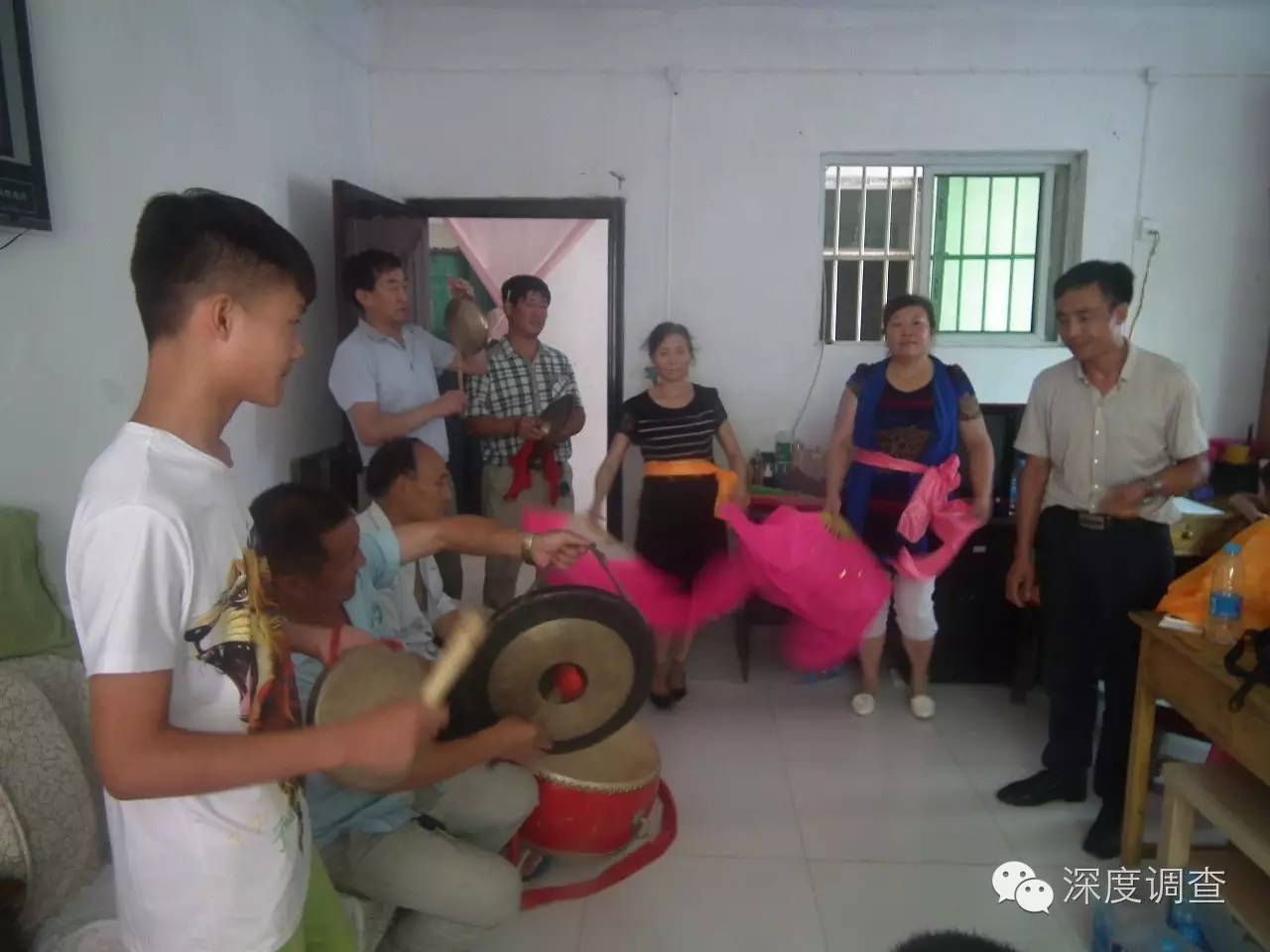 边走边唱的陕南旬阳农民工花鼓队,陕南旬阳花鼓