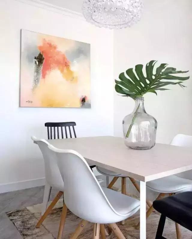 妻子非要这实木餐桌，要不然生活少了韵味！