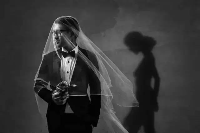 花了一个月工资拍婚纱照值得吗,拍一套婚纱照赚多少钱