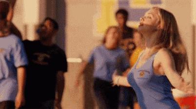 老詹被球砸转身看到格林,詹姆斯nba被球砸头搞笑场面