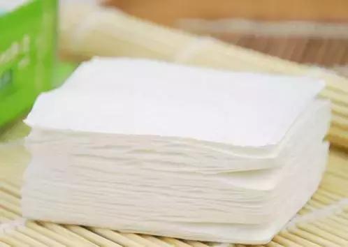 皮肤有斑暗黄怎么改善,皮肤干黄长斑如何护肤