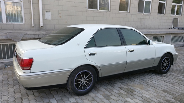 丰田皇冠athlete12代半,日本新款15代丰田皇冠