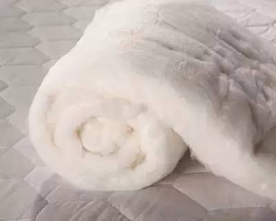 没用过的羽绒被可以在大伏天暴晒,羽绒被晒了之后出毛怎么办