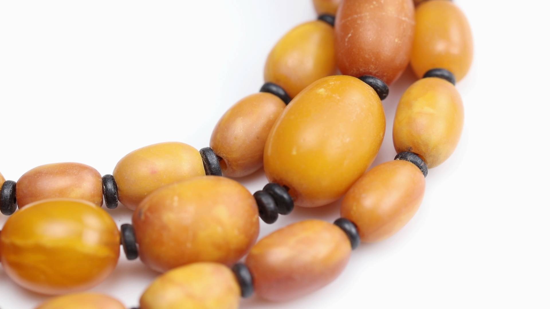 琥珀蜜蜡介绍三分钟,了解最全的蜜蜡知识