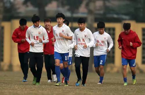 中英青训十年对比,戴伟浚：英国的青训体系非常残酷