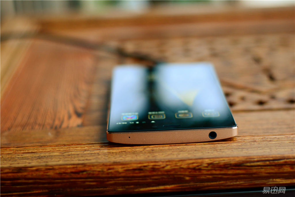 做工精致的千元机,青葱metal手机拆机