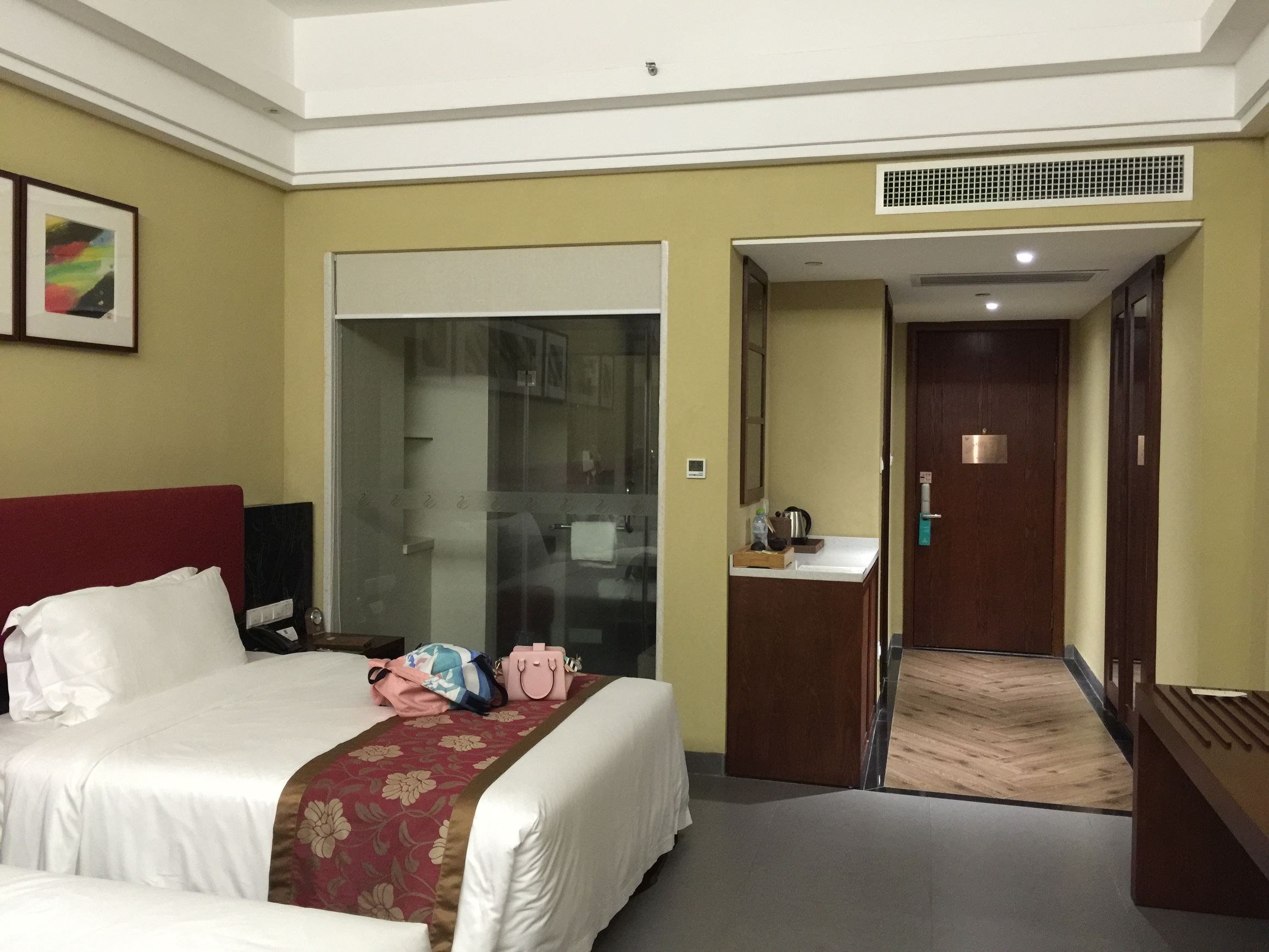 雷州樟树湾大酒店价格,雷州樟树湾大酒店有特大饭桌吗