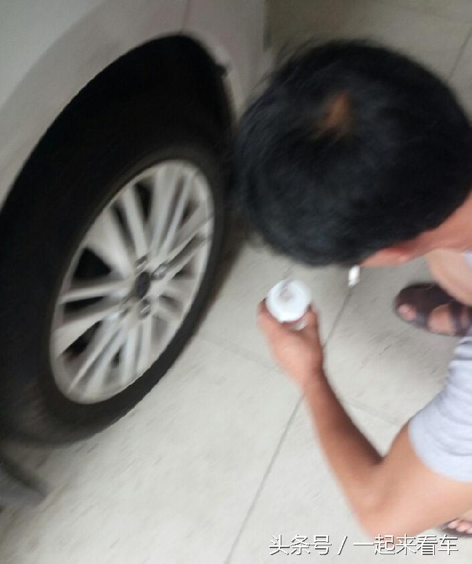 汽车后视镜漆刮了如何修复,车停路边后视镜被刮了怎么办